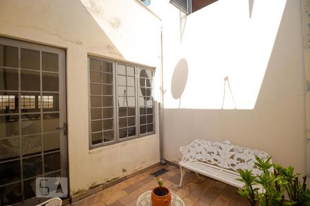 Casa à venda com 264m², 4 quartos e 2 vagas Casa à venda com 264m², 4 quartos e 2 vagasvaranda