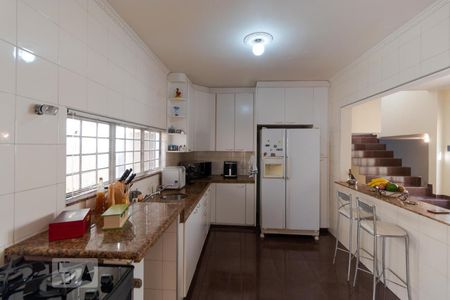Casa à venda com 264m², 4 quartos e 2 vagas Casa à venda com 264m², 4 quartos e 2 vagasCozinha