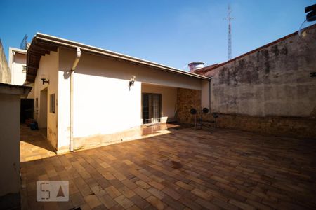 Casa à venda com 264m², 4 quartos e 2 vagas Casa à venda com 264m², 4 quartos e 2 vagasQuintal