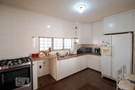 Casa à venda com 264m², 4 quartos e 2 vagas Casa à venda com 264m², 4 quartos e 2 vagasCozinha