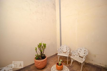 Casa à venda com 264m², 4 quartos e 2 vagas Casa à venda com 264m², 4 quartos e 2 vagasvaranda