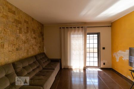 Casa à venda com 264m², 4 quartos e 2 vagas Casa à venda com 264m², 4 quartos e 2 vagasSala de TV