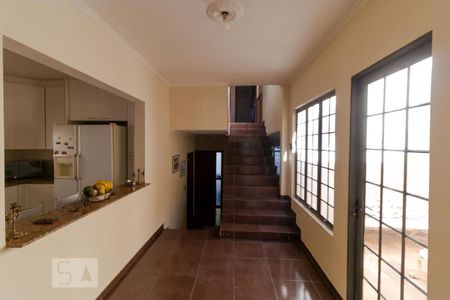 Casa à venda com 264m², 4 quartos e 2 vagas Casa à venda com 264m², 4 quartos e 2 vagasHall
