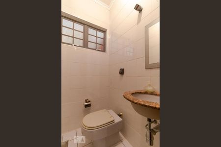 Casa à venda com 264m², 4 quartos e 2 vagas Casa à venda com 264m², 4 quartos e 2 vagasLavabo