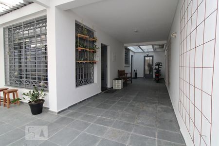 Casa à venda com 225m², 3 quartos e 3 vagasFachada e garagem