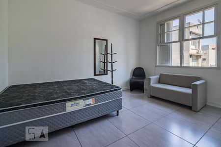 Sala/Quarto de kitnet/studio para alugar com 1 quarto, 26m² em Centro Histórico, Porto Alegre