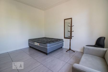 Sala/Quarto de kitnet/studio para alugar com 1 quarto, 26m² em Centro Histórico, Porto Alegre