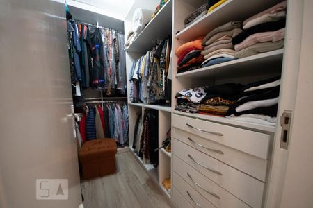 Casa à venda com 680m², 3 quartos e 2 vagasCloset da suíte