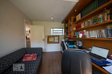 Casa à venda com 680m², 3 quartos e 2 vagasEscritório