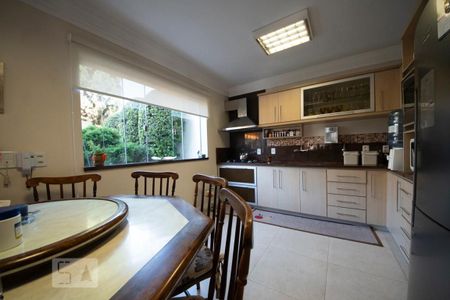 Casa à venda com 680m², 3 quartos e 2 vagasCozinha