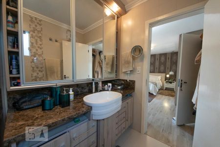 Casa à venda com 680m², 3 quartos e 2 vagasBanheiro da Suíte