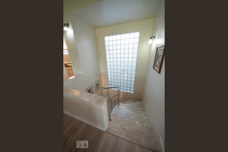 Casa à venda com 680m², 3 quartos e 2 vagasEscada