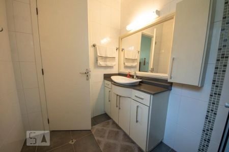 Casa à venda com 680m², 3 quartos e 2 vagasBanheiro 3