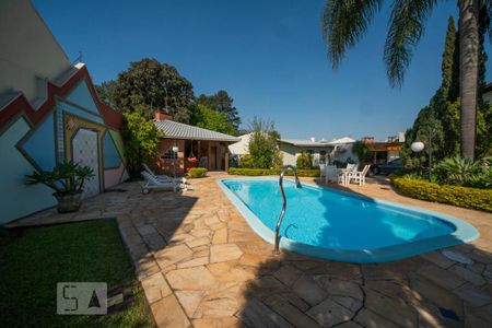 Casa à venda com 680m², 3 quartos e 2 vagasPiscina
