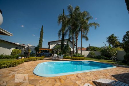 Casa à venda com 680m², 3 quartos e 2 vagasPiscina