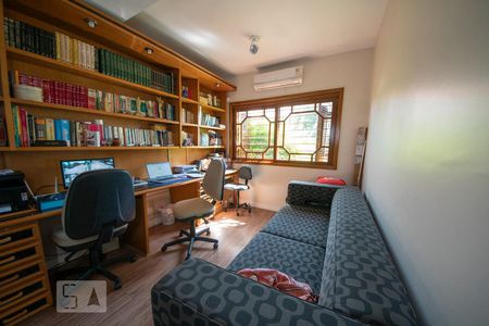 Casa à venda com 680m², 3 quartos e 2 vagasEscritório