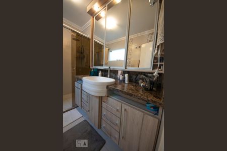 Casa à venda com 680m², 3 quartos e 2 vagasBanheiro da Suíte