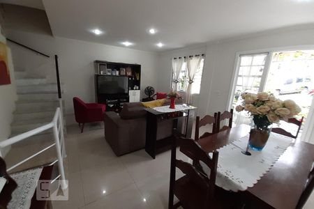 Casa de condomínio à venda com 132m², 4 quartos e 3 vagasSala