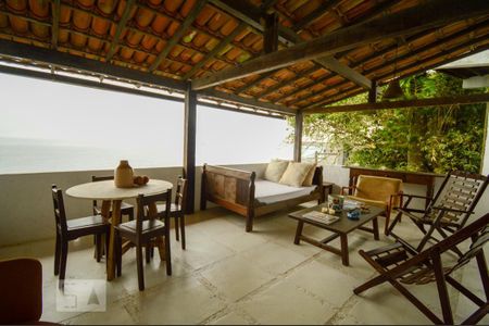 Casa à venda com 500m², 6 quartos e sem vaga Casa à venda com 500m², 6 quartos e sem vagaVaranda da Suíte 1