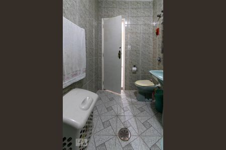 Casa à venda com 250m², 3 quartos e 2 vagas Casa à venda com 250m², 3 quartos e 2 vagasBanheiro social