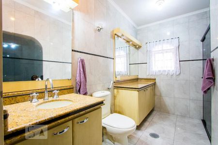 Casa à venda com 225m², 3 quartos e 4 vagas Casa à venda com 225m², 3 quartos e 4 vagasBanheiro do quarto 1