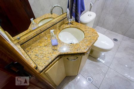 Casa à venda com 225m², 3 quartos e 4 vagas Casa à venda com 225m², 3 quartos e 4 vagasBanheiro social 2