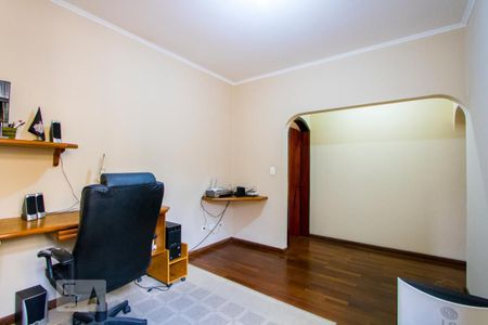 Casa à venda com 225m², 3 quartos e 4 vagas Casa à venda com 225m², 3 quartos e 4 vagasEscritório