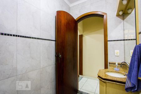 Casa à venda com 225m², 3 quartos e 4 vagas Casa à venda com 225m², 3 quartos e 4 vagasBanheiro social 2