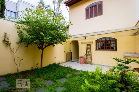 Casa à venda com 225m², 3 quartos e 4 vagas Casa à venda com 225m², 3 quartos e 4 vagasQuintal/Jardim