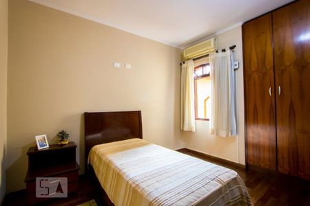 Casa à venda com 225m², 3 quartos e 4 vagas Casa à venda com 225m², 3 quartos e 4 vagasQuarto 2