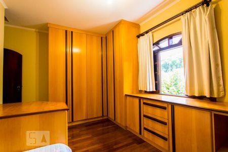 Casa à venda com 225m², 3 quartos e 4 vagas Casa à venda com 225m², 3 quartos e 4 vagasQuarto 3