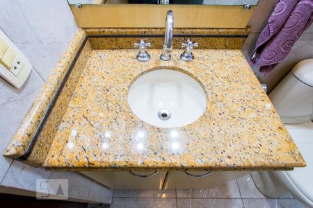 Casa à venda com 225m², 3 quartos e 4 vagas Casa à venda com 225m², 3 quartos e 4 vagasBanheiro do quarto 1