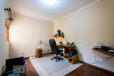 Casa à venda com 225m², 3 quartos e 4 vagas Casa à venda com 225m², 3 quartos e 4 vagasEscritório