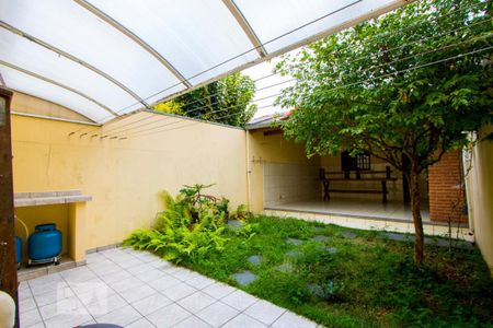 Casa à venda com 225m², 3 quartos e 4 vagas Casa à venda com 225m², 3 quartos e 4 vagasQuintal/Jardim