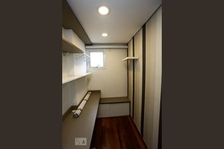 Apartamento para alugar com 138m², 3 quartos e 2 vagasQuarto de Serviço