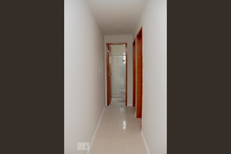 Corredor de apartamento para alugar com 2 quartos, 60m² em Vila Valqueire, Rio de Janeiro