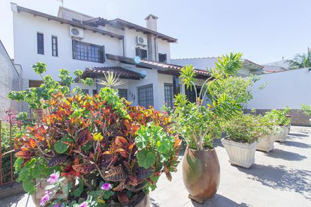 Casa à venda com 335m², 4 quartos e 3 vagasVaranda