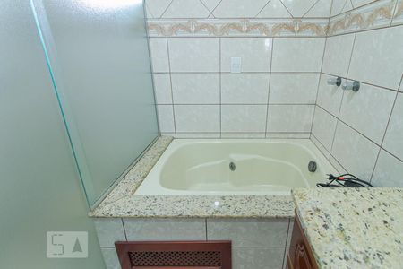 Casa à venda com 335m², 4 quartos e 3 vagasBanheiro da Suíte