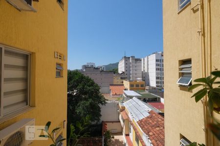 Apartamento à venda com 69m², 2 quartos e 1 vagaÁrea de Serviço Vista