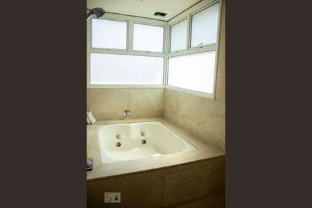 Apartamento à venda com 510m², 4 quartos e 6 vagas Apartamento à venda com 510m², 4 quartos e 6 vagasBanheiro Suíte 3