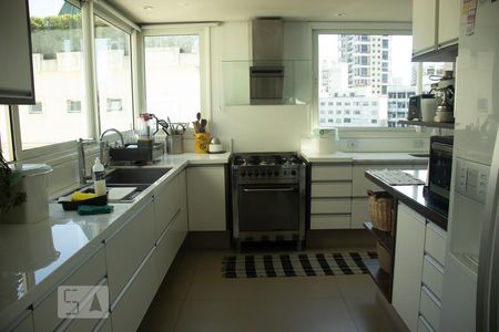 Apartamento à venda com 510m², 4 quartos e 6 vagas Apartamento à venda com 510m², 4 quartos e 6 vagasCozinha