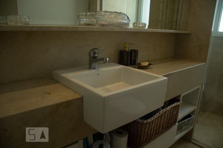 Apartamento à venda com 510m², 4 quartos e 6 vagas Apartamento à venda com 510m², 4 quartos e 6 vagasBanheiro Suíte 1