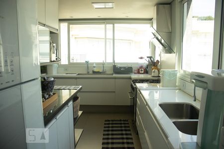 Apartamento à venda com 510m², 4 quartos e 6 vagas Apartamento à venda com 510m², 4 quartos e 6 vagasCozinha
