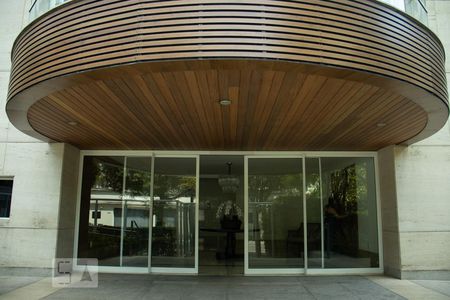 Apartamento à venda com 510m², 4 quartos e 6 vagas Apartamento à venda com 510m², 4 quartos e 6 vagasEntrada