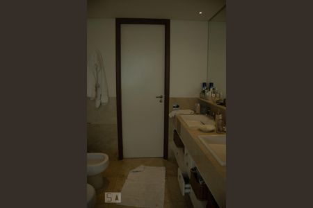 Apartamento à venda com 510m², 4 quartos e 6 vagas Apartamento à venda com 510m², 4 quartos e 6 vagasBanheiro Suíte 3