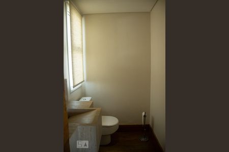 Apartamento à venda com 510m², 4 quartos e 6 vagas Apartamento à venda com 510m², 4 quartos e 6 vagasLavabo 2