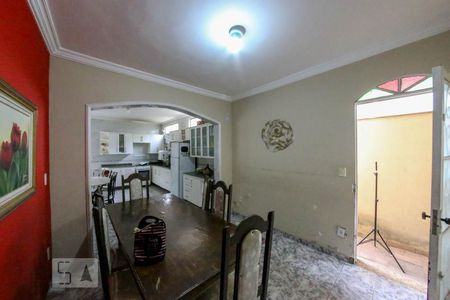 Casa à venda com 200m², 6 quartos e 3 vagas Casa à venda com 200m², 6 quartos e 3 vagasCopa