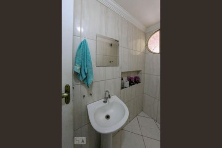 Casa à venda com 200m², 6 quartos e 3 vagas Casa à venda com 200m², 6 quartos e 3 vagasBanheiro Social 2