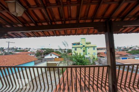 Casa à venda com 200m², 6 quartos e 3 vagas Casa à venda com 200m², 6 quartos e 3 vagasVaranda