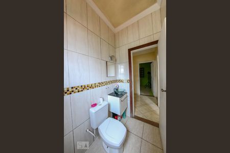 Casa à venda com 200m², 6 quartos e 3 vagas Casa à venda com 200m², 6 quartos e 3 vagasBanheiro Social